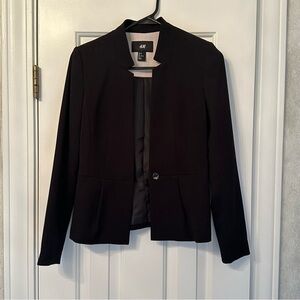 NWOT H&M black blazer with shoulder pads - size 2